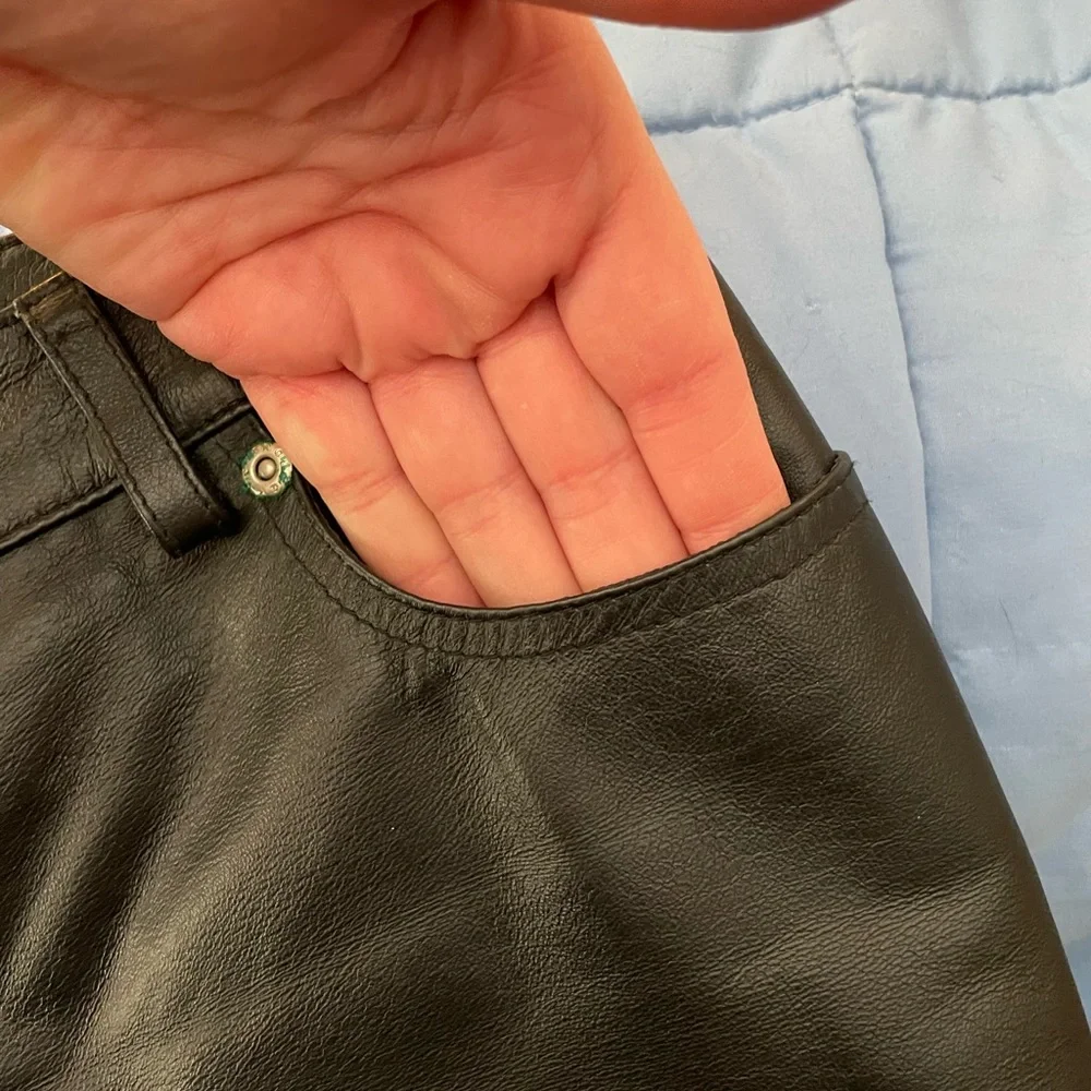 Newport News Leather Black Pant size 8 lined 5 pocket button zipper straight leg - Picture 9 of 15